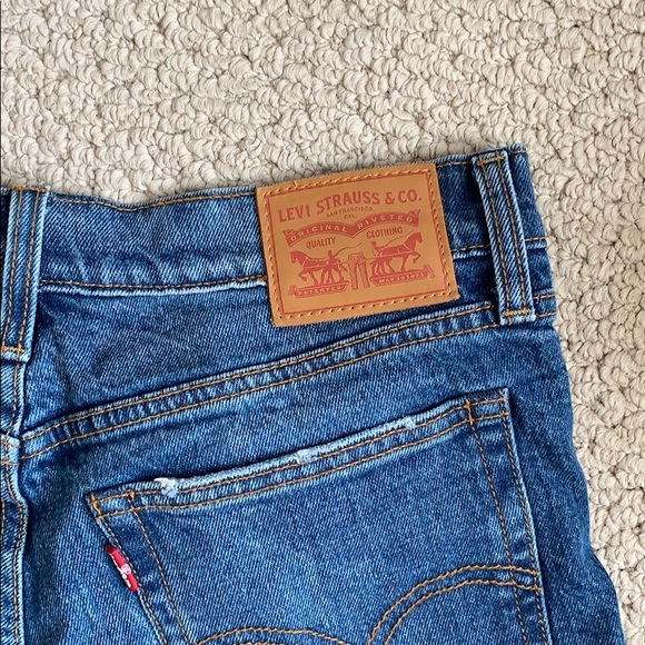 Levi’s cutoff distressed denim shorts - Picture 2 of 6